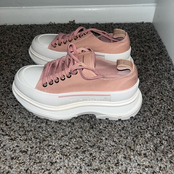 Alexander McQueen Tread Slick Low Platform Sneakers - Picture 3 of 5